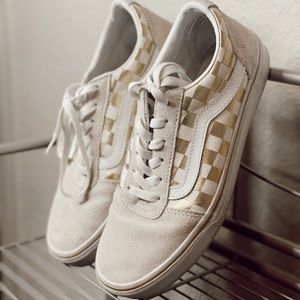 Size 8 women’s checkered Vans